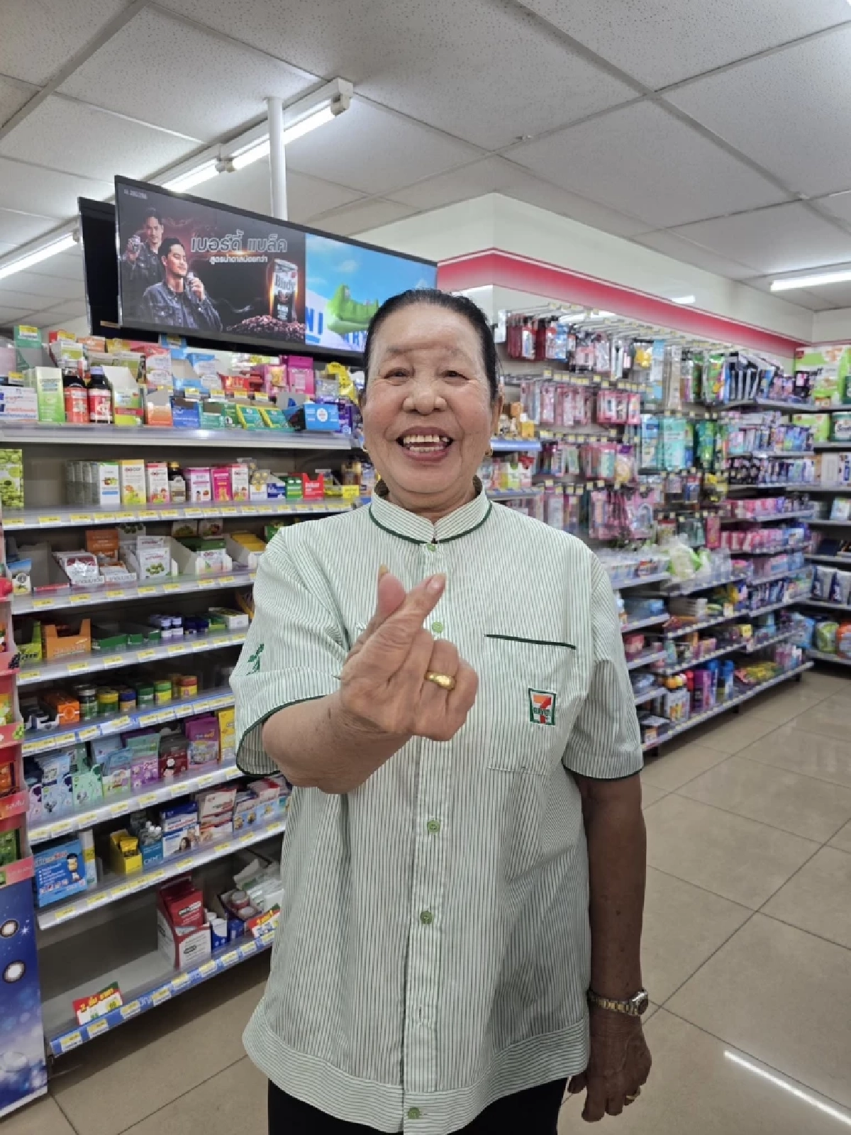 รู้จัก \"ป้านวล\" พนักงานเซเว่นอายุมากที่สุดในไทย สนับสนุนศักยภาพผู้สูงวัย