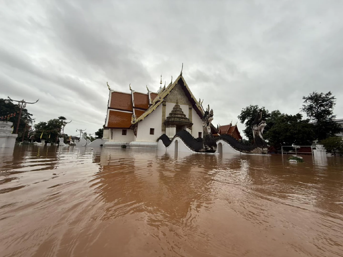น่านอ่วม วัดภูมินทร์จมบาดาล 2 เมตร เร่งอพยพ ป้องกันภาพโบราณ