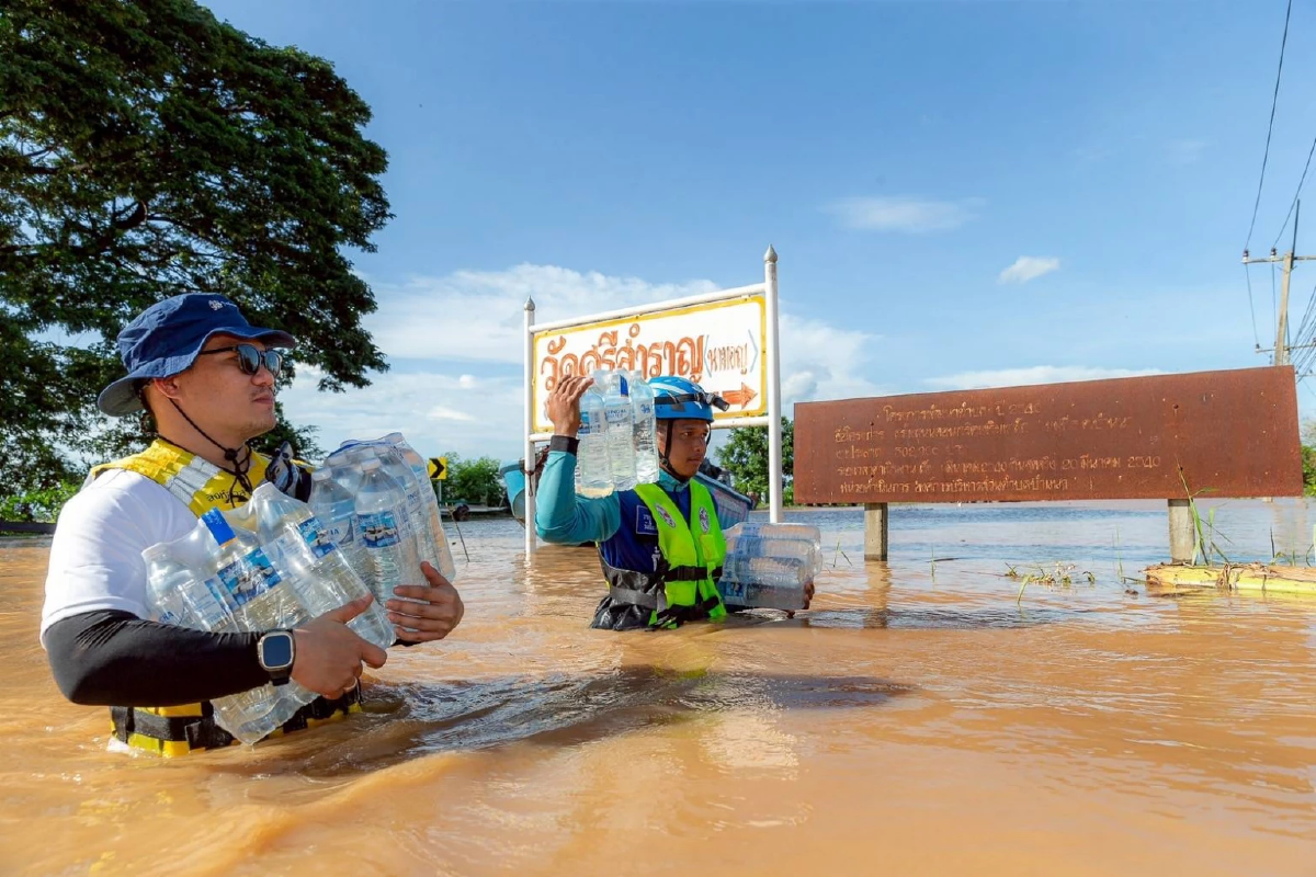 \"สิงห์อาสา\"ผนึก เครือข่ายกู้ภัย ลงพื้นที่สุโขทัย ช่วยผู้ประสบภัยน้ำท่วม