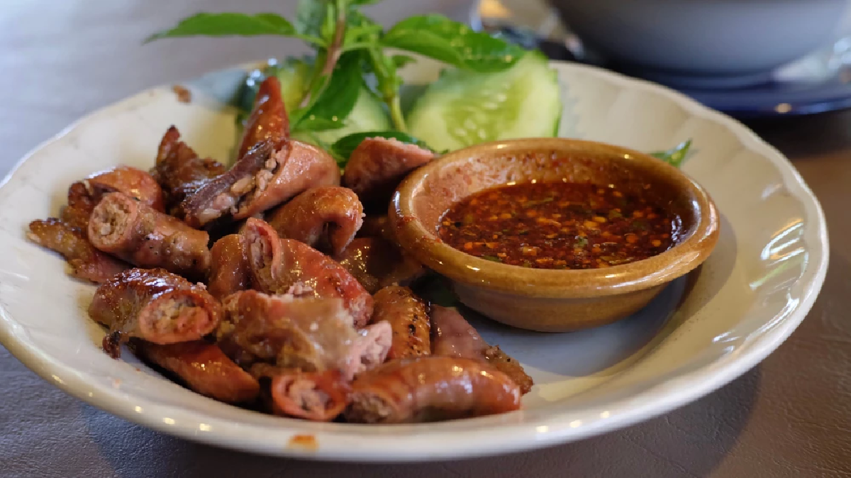หลายคนไม่รู้ ไส้หมูมีไขมันแอบแฝง กินเพลินๆ เสี่ยงโรคร้ายไม่รู้ตัว