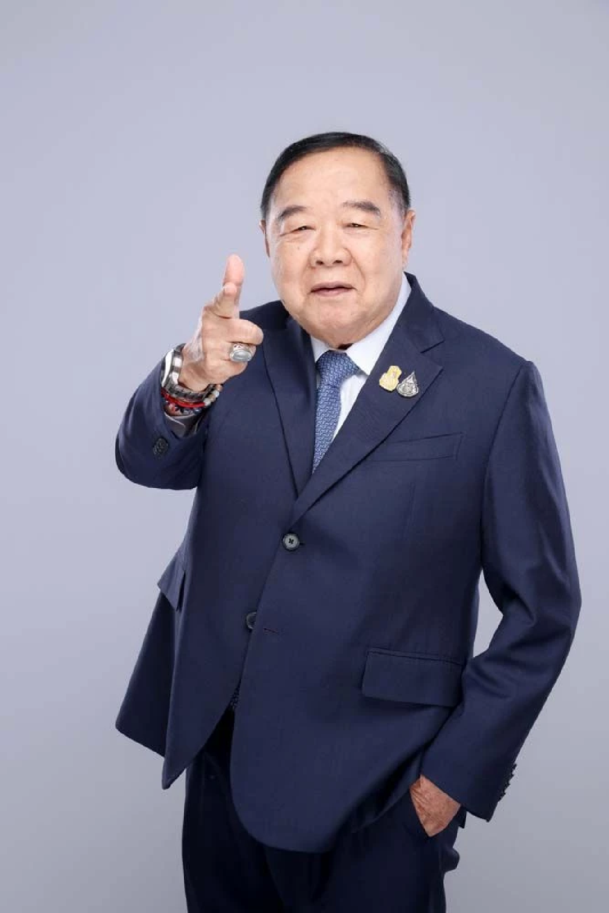 ประวิตรลั่น! ต้องมีคนรับผิดชอบ “แผ่นดินไทยไม่ใช่ทางผ่าน”
