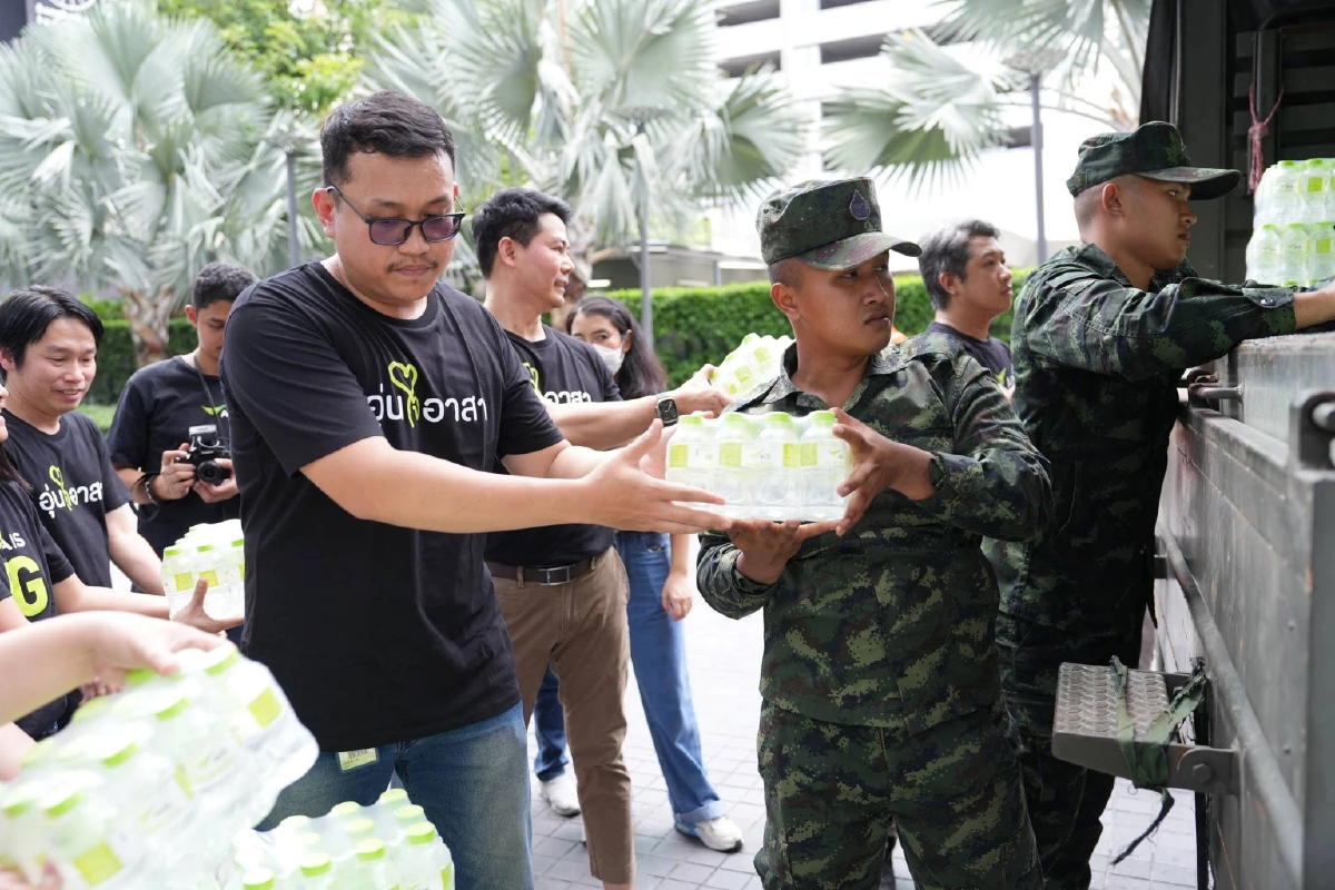 AIS เดินหน้าภารกิจเคียงข้างคนไทย รวมพลังอุ่นใจอาสา ส่งถุงยังชีพ–เสริมระบบสื่อสาร