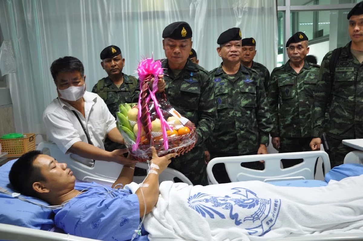 ทบ. ปูนบำเหน็จพิเศษ 7 ชั้น เลื่อนยศ พลทหาร ธนพัฒน์ หุยวัน เป็นสิบเอก