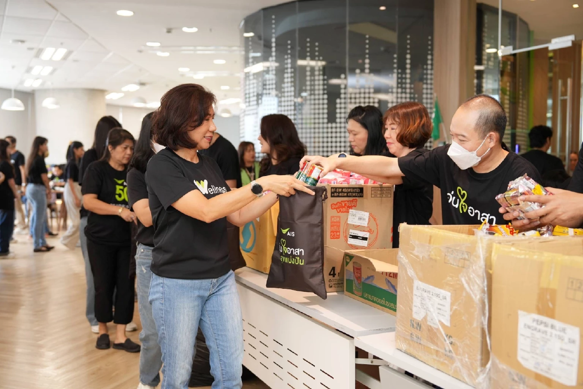 AIS เดินหน้าภารกิจเคียงข้างคนไทย รวมพลังอุ่นใจอาสา ส่งถุงยังชีพ–เสริมระบบสื่อสาร