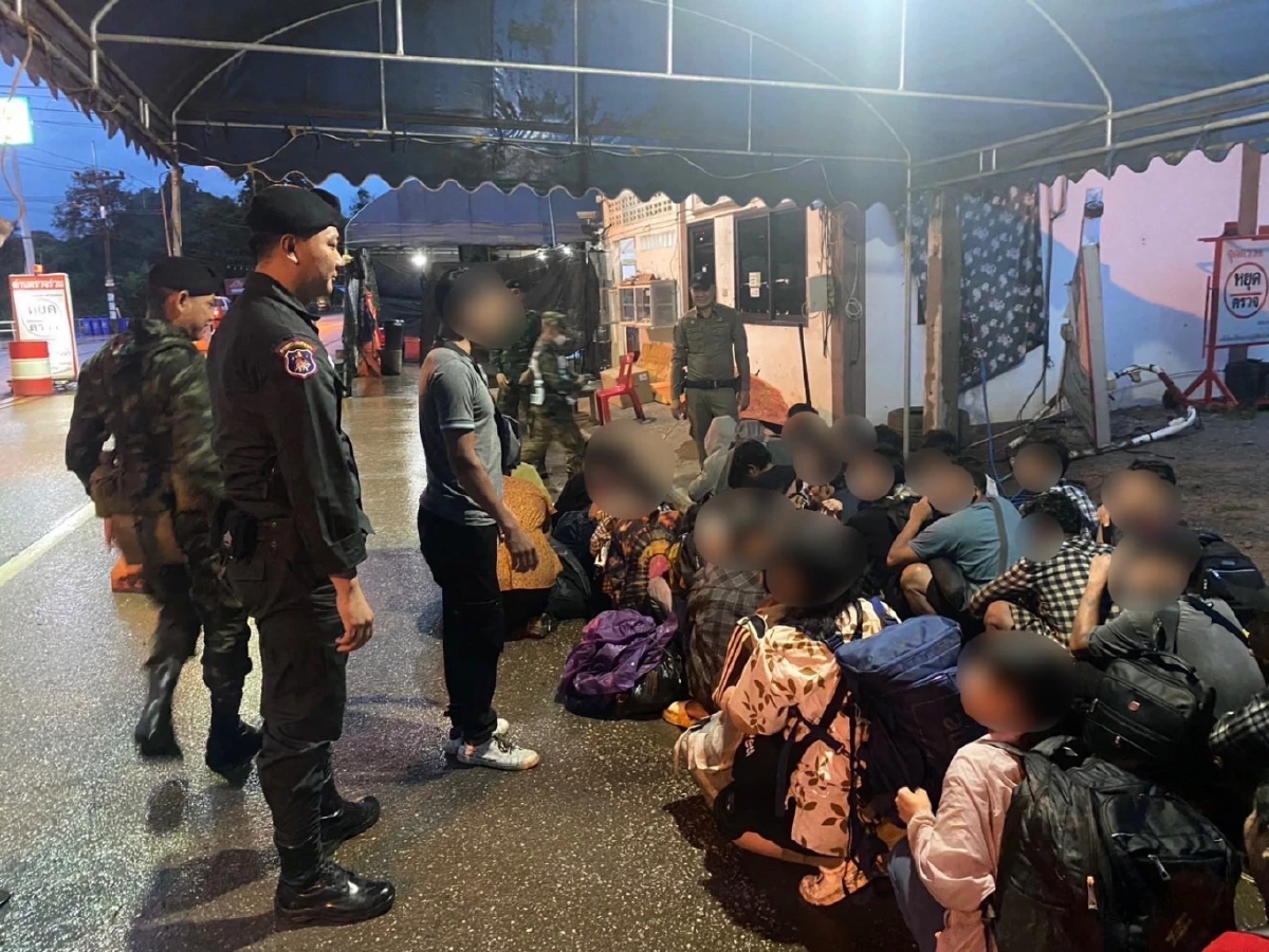 สกัดจับรถขนแรงงานเถื่อน 33 ราย สารภาพลักลอบเข้าไปทำงาน