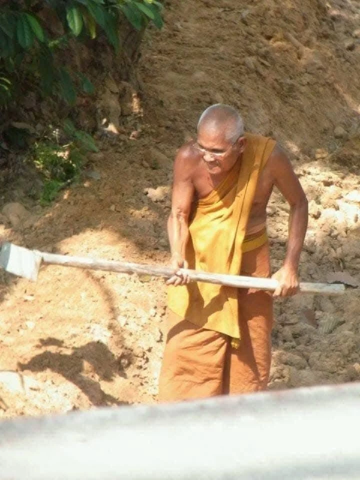 หลวงพ่อเลี่ยม บริจาคเงินกว่า 21.9 ล้านบาท ให้ โรงพยาบาลวารินชำราบ