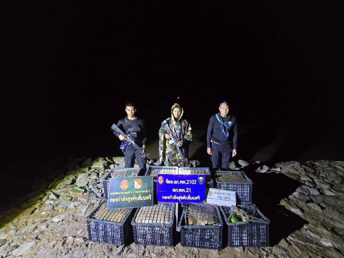 พรานดำ 21 ตรวจยึดผลไม้ลักลอบนำเข้าไม่ผ่านกระบวนการศุลกากร