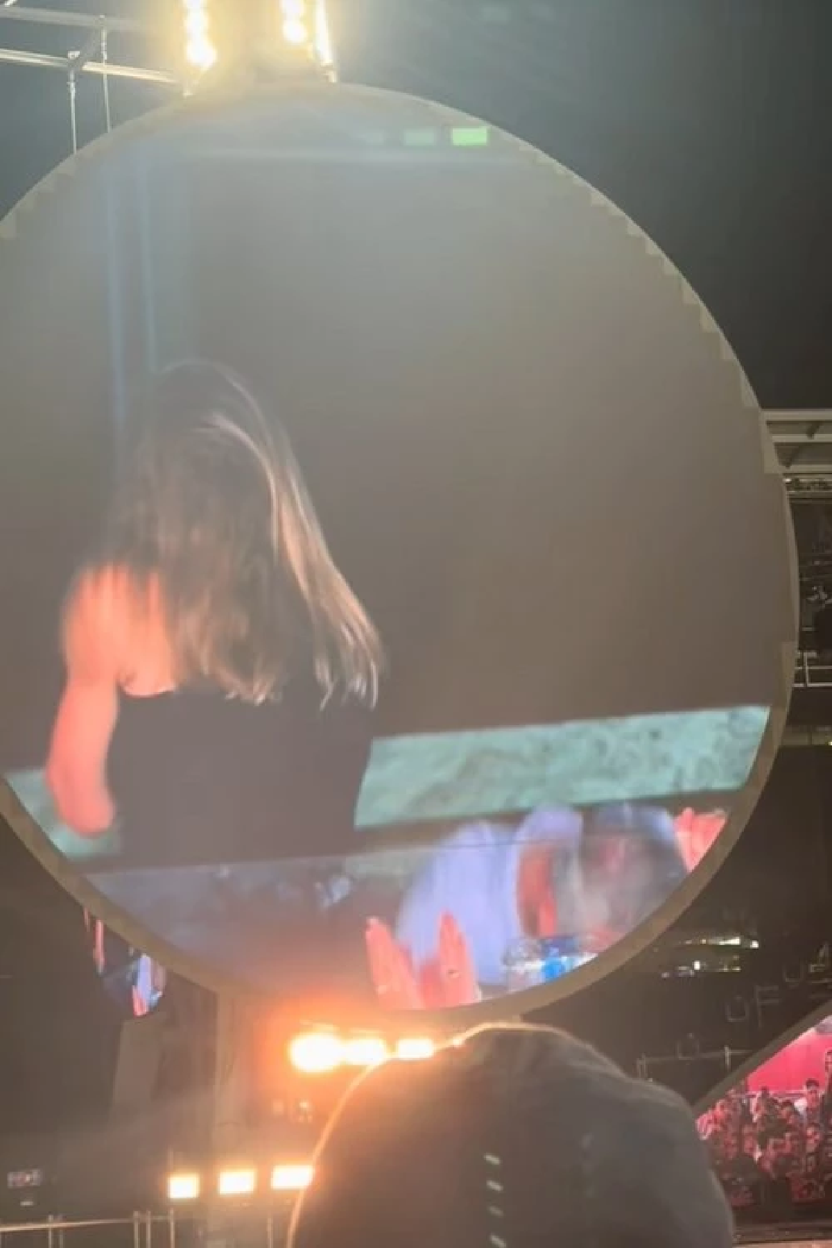 CEO บริษัทดัง มีชู้เป็นคนใกล้ตัว โป๊ะแตกเพราะ คอนเสิร์ต Coldplay