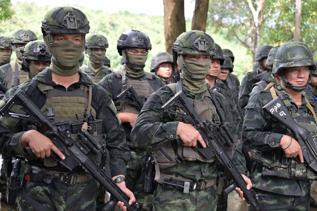 รอง ผบ.ทบ. ลงพื้นที่เยี่ยมกำลังพลชายแดนไทย-กัมพูชา