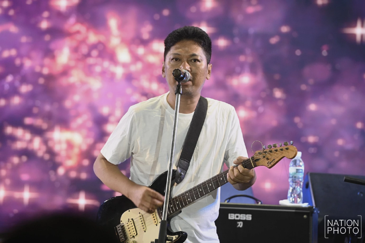 เสก โลโซ นำวงมีนบุรีขึ้นเวที แอ๊ด คาราบาว ร่วมแจมคอนเสิร์ต