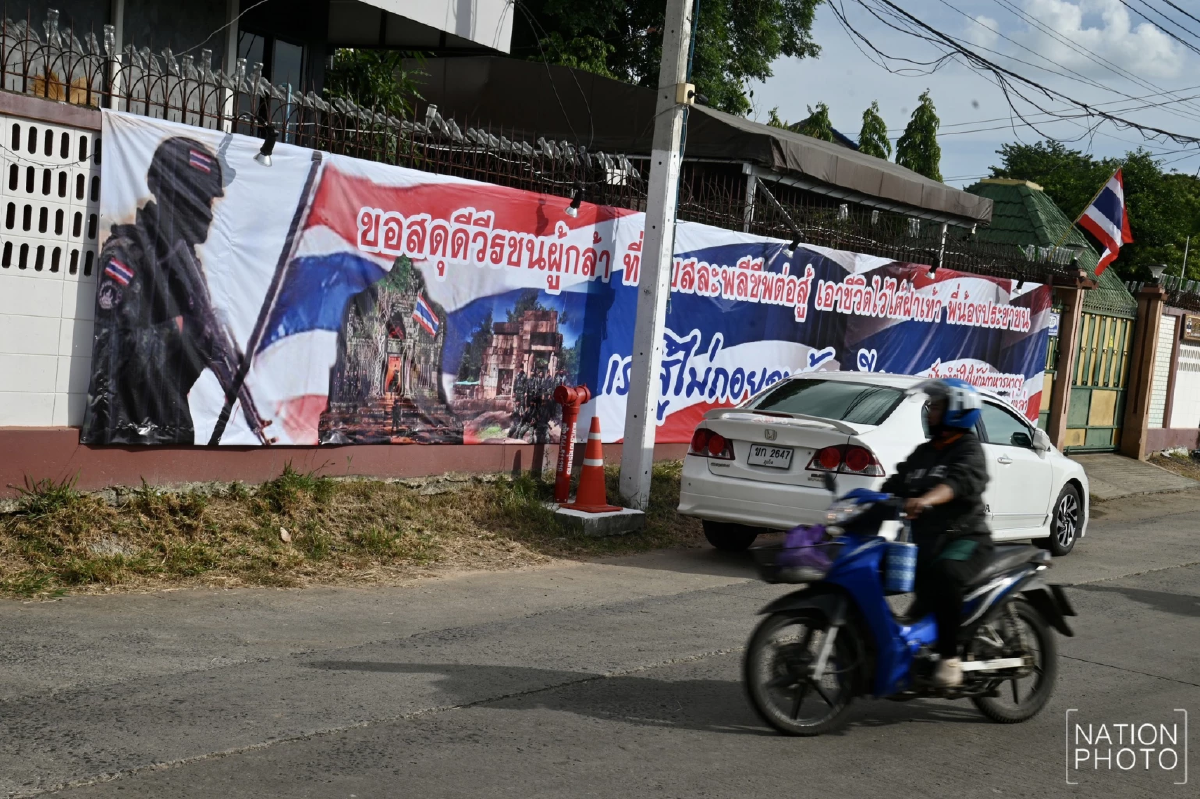 ชาวสุรินทร์รวมใจติดธงชาติ หน้าบ้าน–ร้านค้า ขอบคุณทหาร