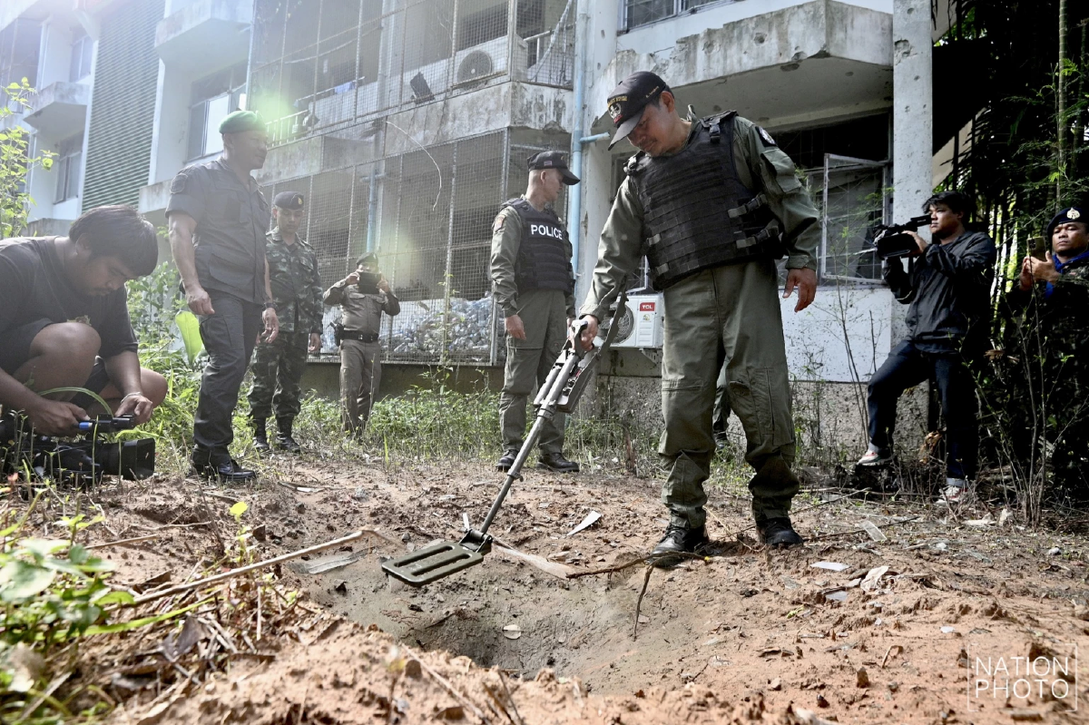 EOD เข้าตรวจสอบจุดตกจรวด BM-21 พื้นที่โรงพยาบาลพนมดงรัก