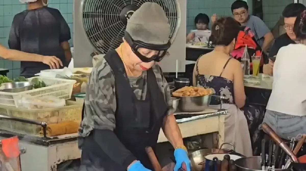 ไข่เจียวปู 4 พัน พ่นพิษ สคบ.บุกร้าน \"เจ๊ไฝ\" สั่งปรับไม่ติดป้ายราคา