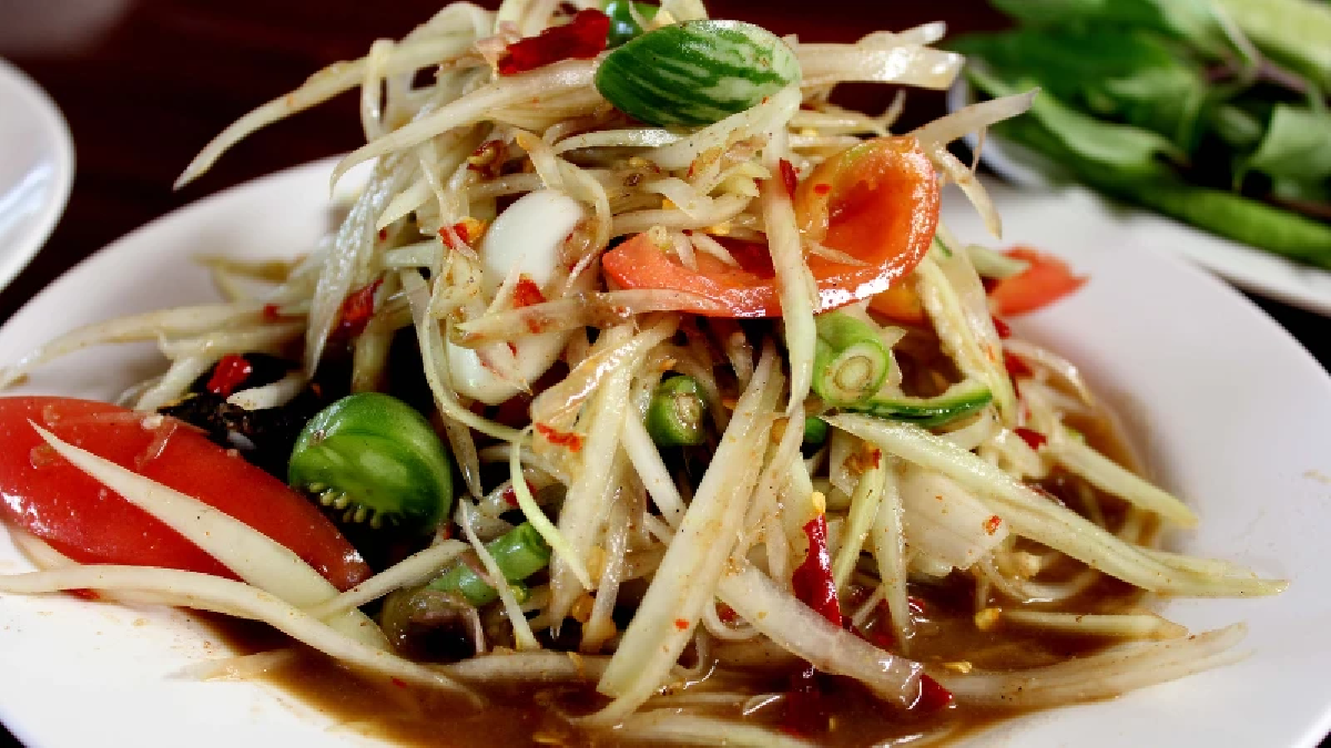 ไขความลับเมนูที่ชื่อว่าส้มตำ  ทำไมถึงเรียกแบบนี้ ทั้งที่ไม่มีส้ม
