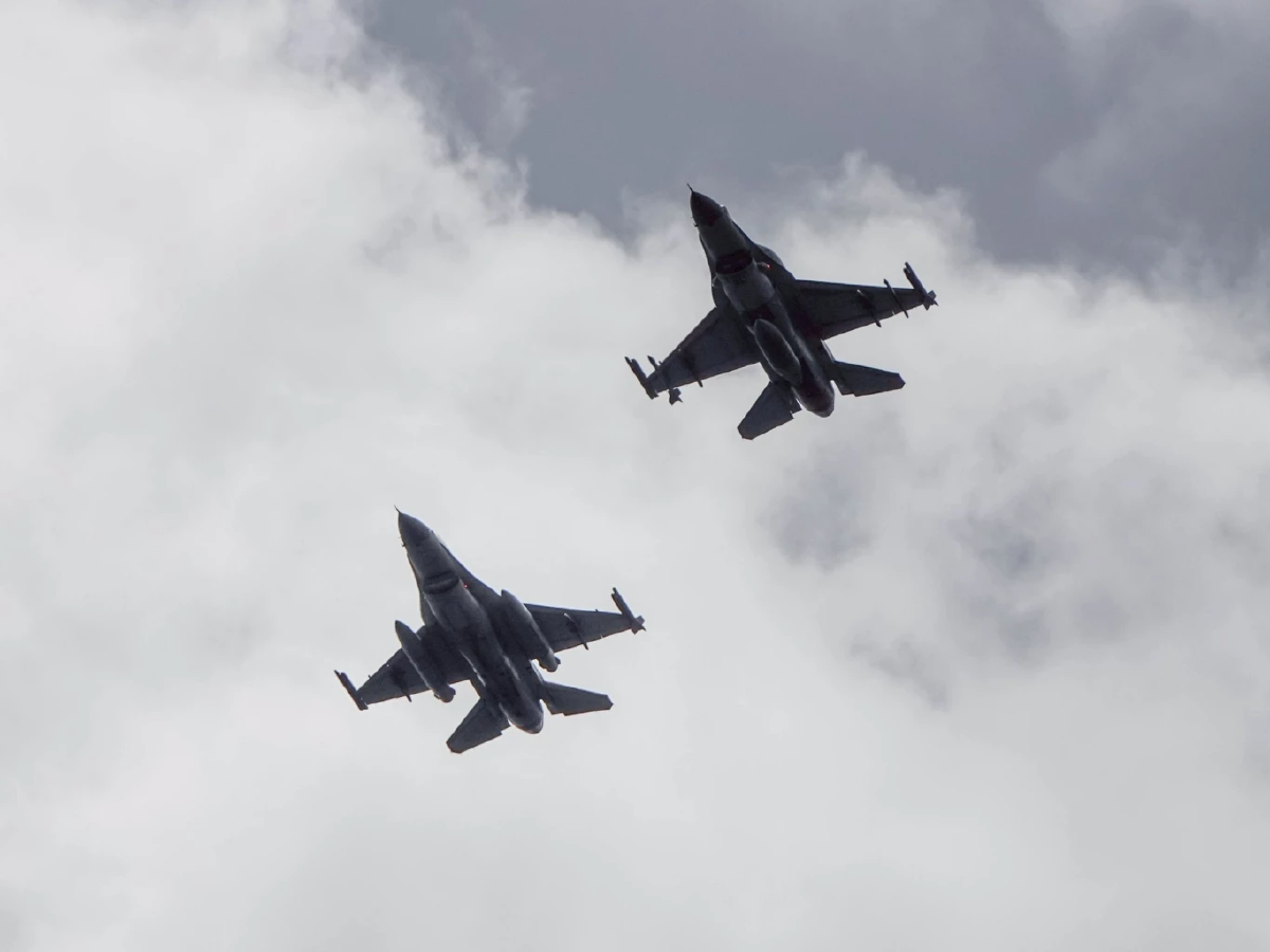 กองทัพอากาศไทยโชว์แสนยานุภาพ F-16 ครองอากาศชายแดนไทย–กัมพูชา