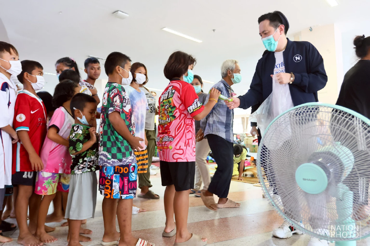 เนชั่นกรุ๊ป-มูลนิธิเนชั่น เปิดโรงครัวภายในศูนย์อพยพ จ.สุรินทร์ ช่วยเหลือปชช.