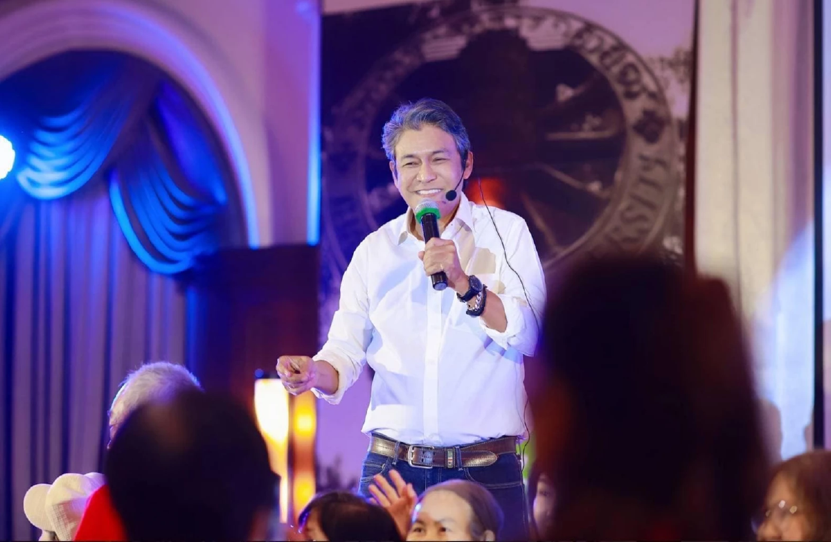 ชีวิตครอบครัว \"เอ๋ ไพโรจน์\" ก่อนพบรักภรรยาคนล่าสุดอายุห่าง 21 ปี