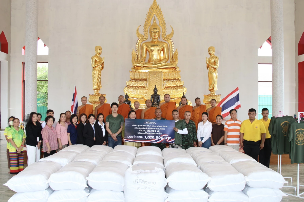 ส่องภาพ จา พนม มอบเสื้อยืด 2 หมื่นตัว หนุนทหารตามแนวชายแดนไทย-กัมพูชา