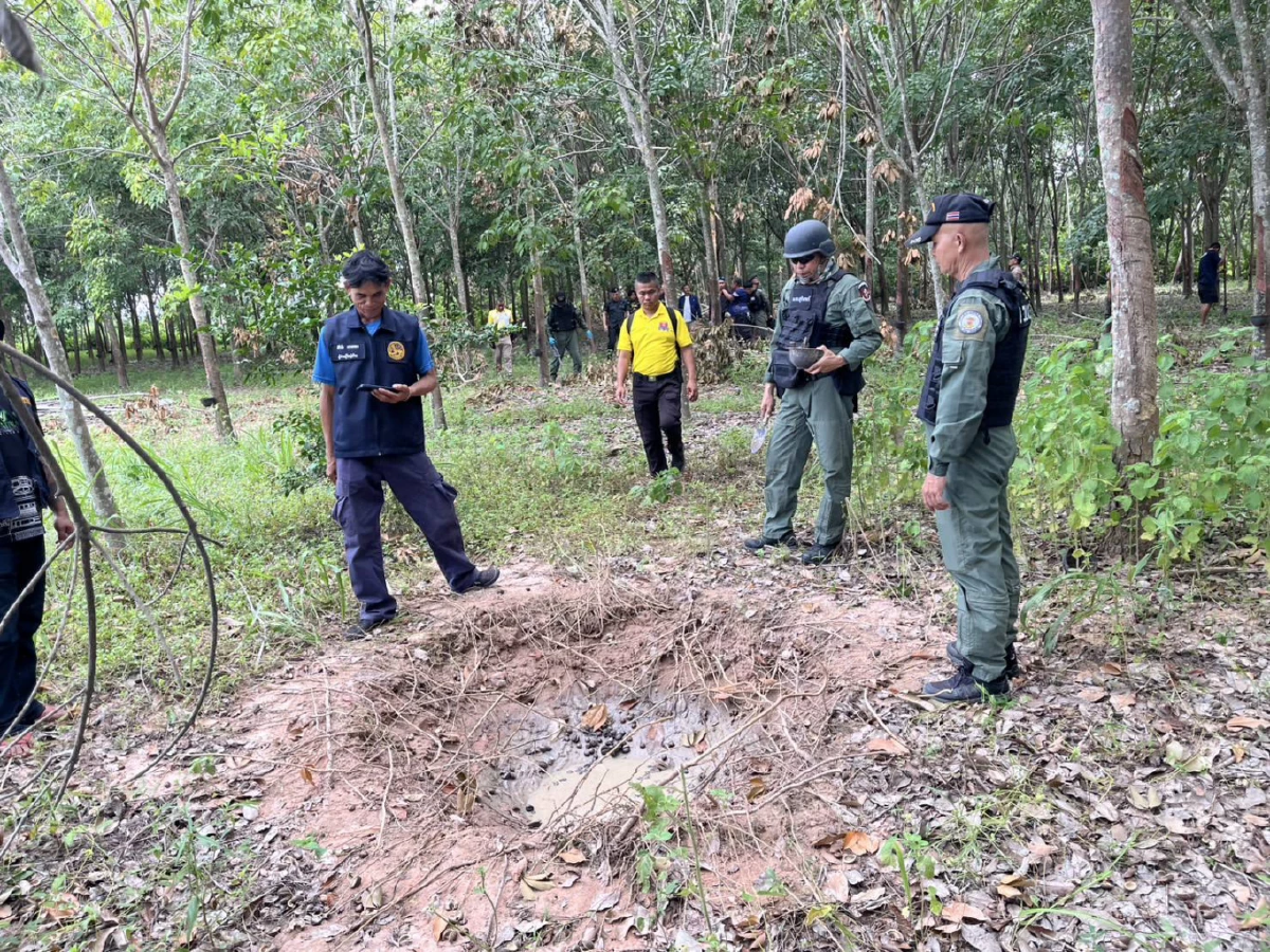 EOD ลงพื้นที่กาบเชิง ตรวจพบหลุมระเบิดจรวด BM-21 กว่า 10 จุด