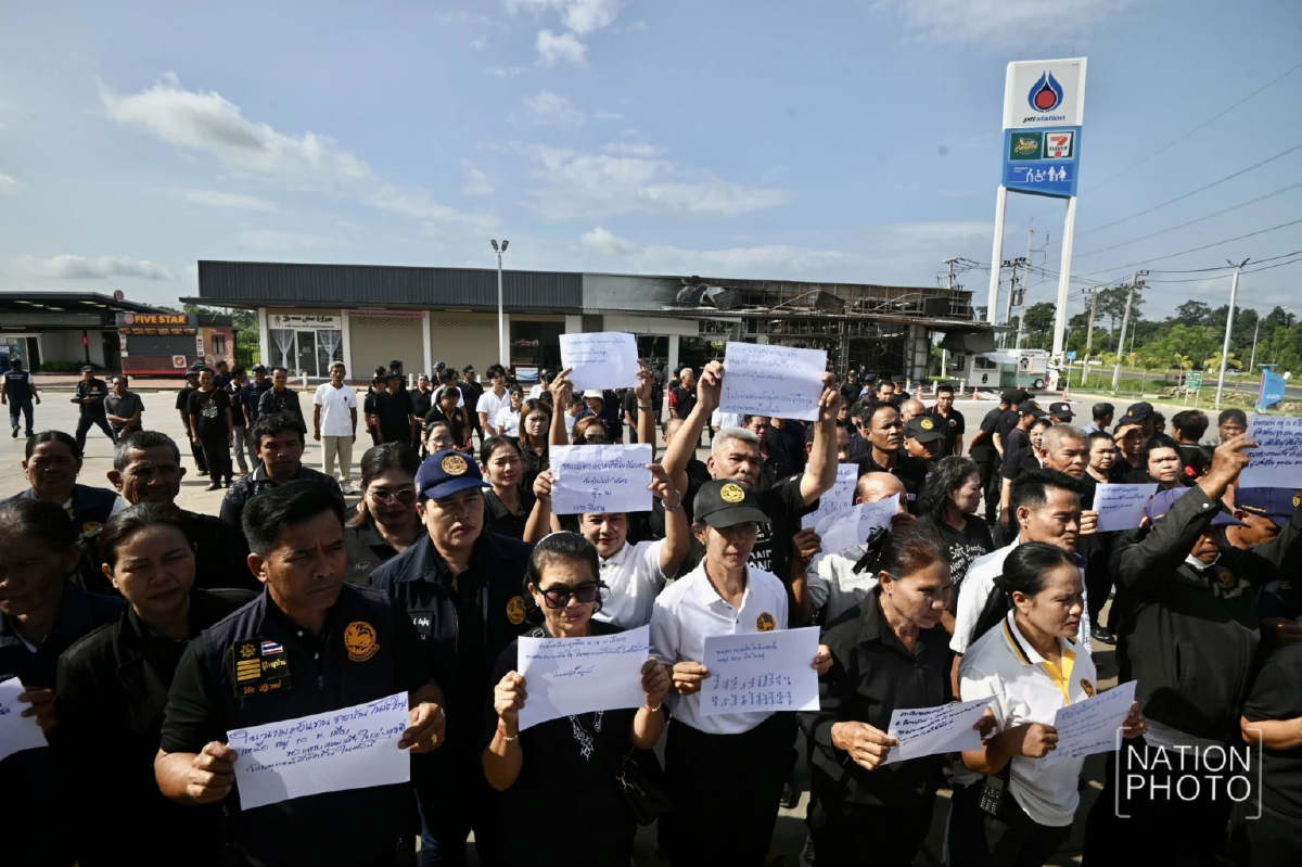 ชาวกันทรลักษณ์ ร่วมไว้อาลัยเหยื่อจรวดถล่มปั๊มน้ำมัน