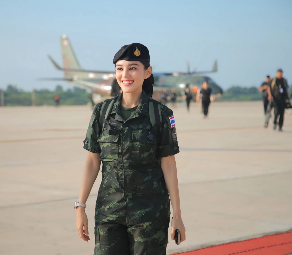รู้จัก \"ผู้พันแป้ง\" ทหารหญิงลงพื้นที่ชายแดน ดีกรีอดีตนางงาม