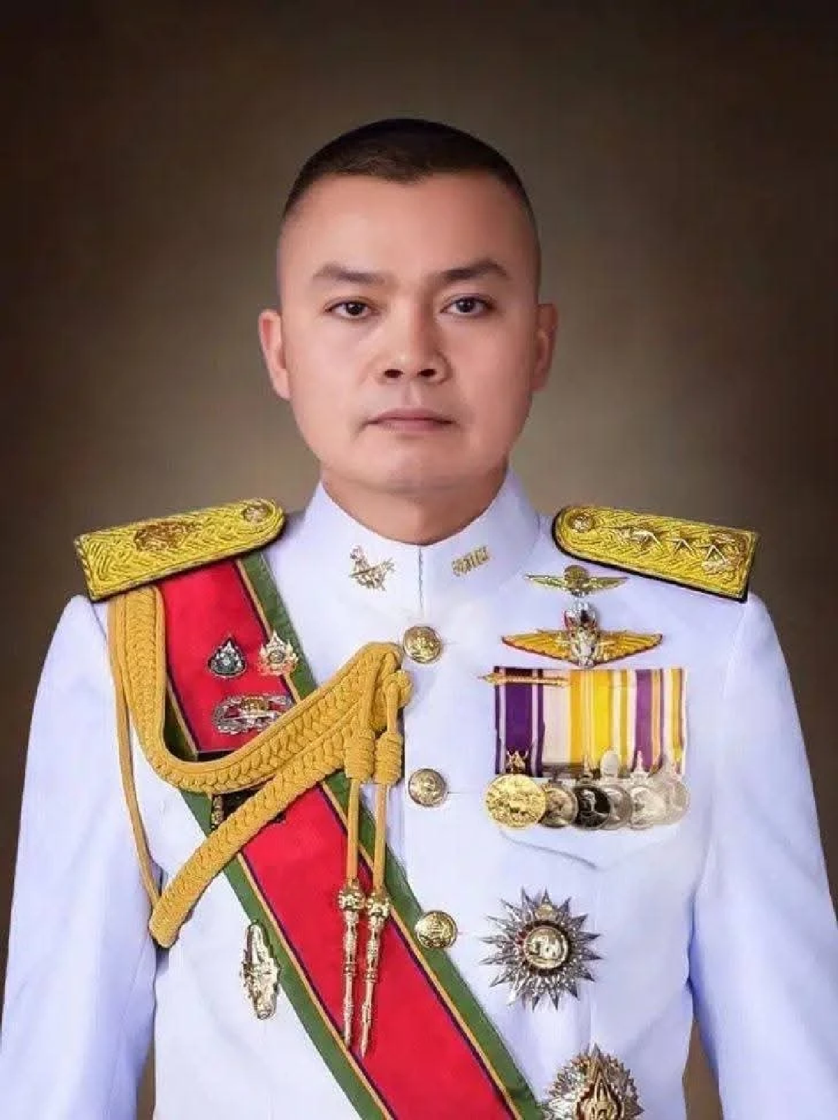 \"กองทัพภาคที่ 2\" โต้ข่าวปลอม โปรดเกล้าฯ แม่ทัพเป็นพลเอก