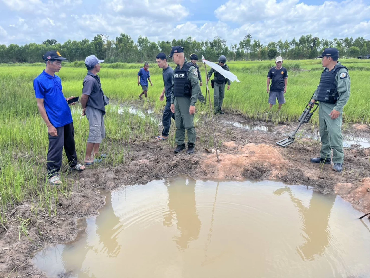 EOD ลงพื้นที่กาบเชิง ตรวจพบหลุมระเบิดจรวด BM-21 กว่า 10 จุด