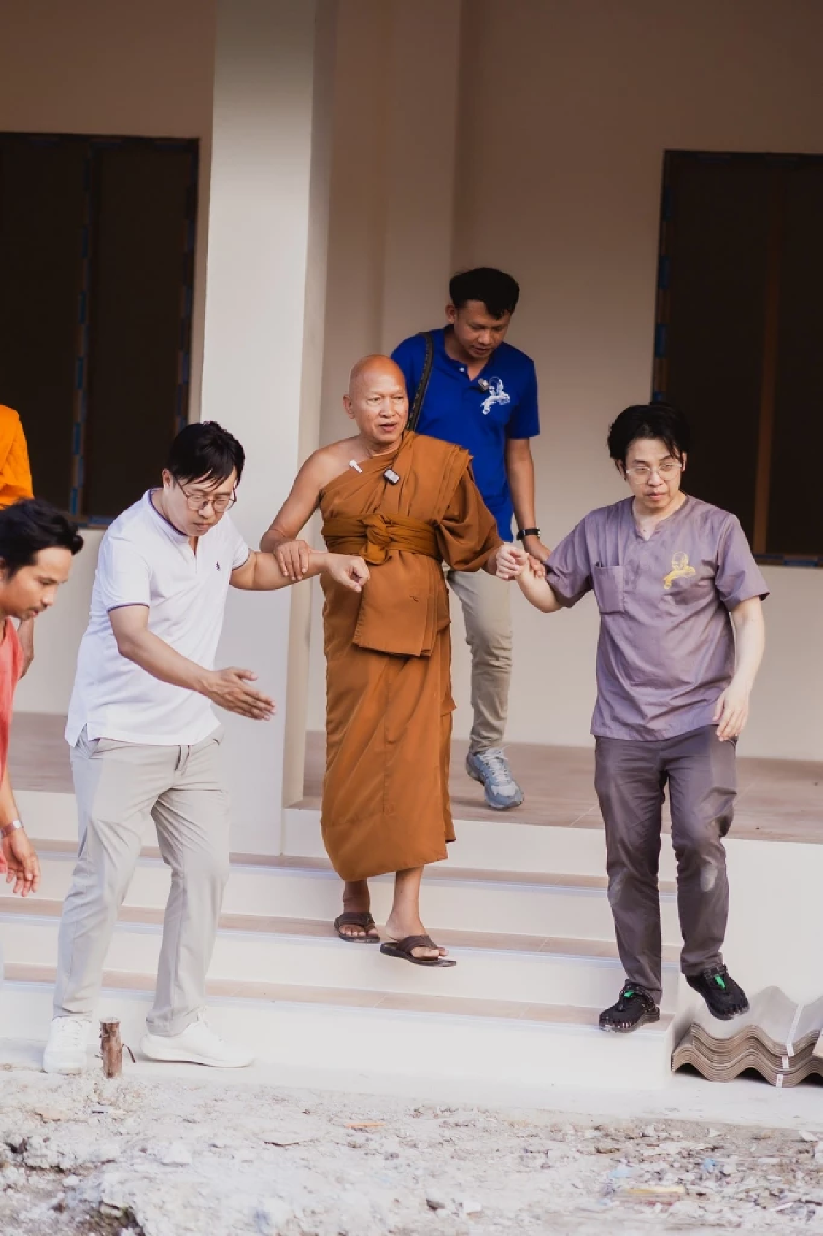 รู้แล้ว \"หมอบี ทูตสื่อวิญญาณ\" เป็นอะไรกับวัดพระบาทน้ำพุ
