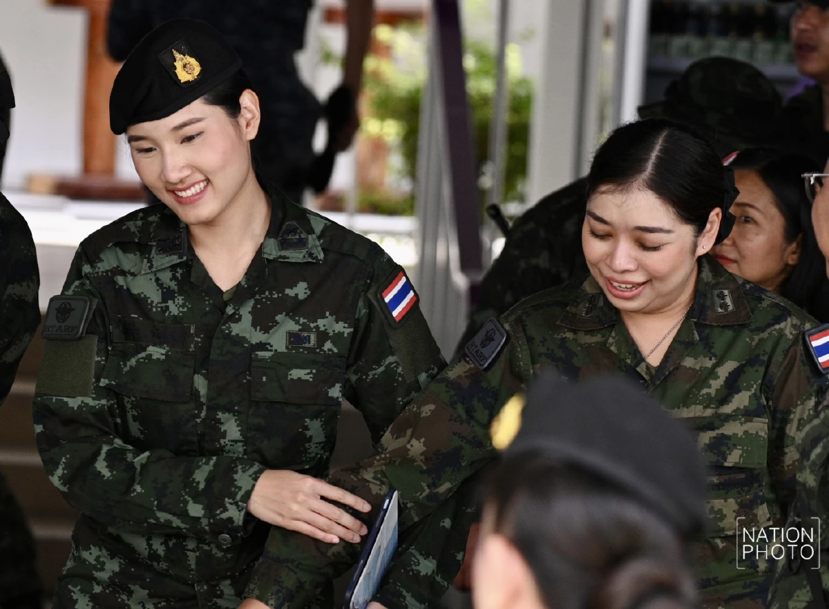 ผู้กองอะตอม ทหารหญิงแกร่งจากกองทัพไทย เผชิญหน้าทหารกัมพูชา