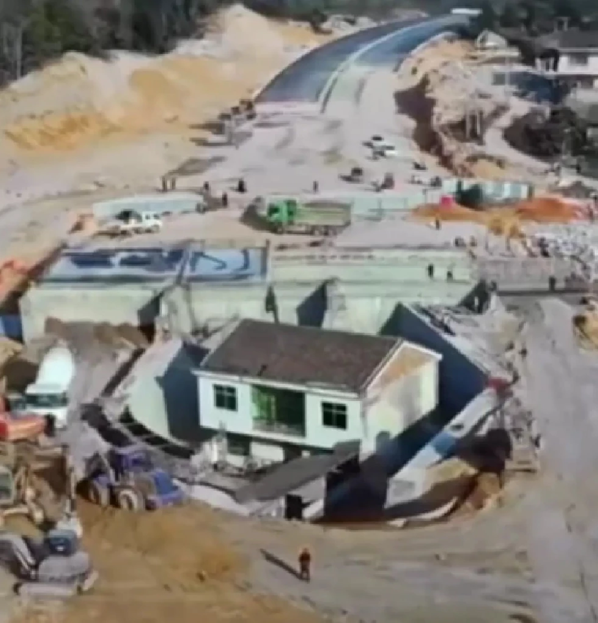 ปิดตำนานบ้านตะปู เจ้าของใจแข็งปัดรับเงิน 7.5 ล้าน สุดท้ายย้ายหนี