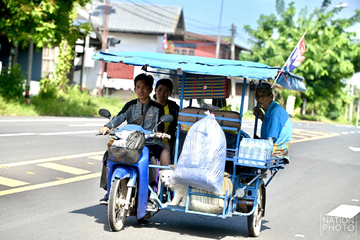 ชาวบ้านชายแดนสุรินทร์เร่งสร้างหลุมหลบภัย รับมือความตึงเครียด