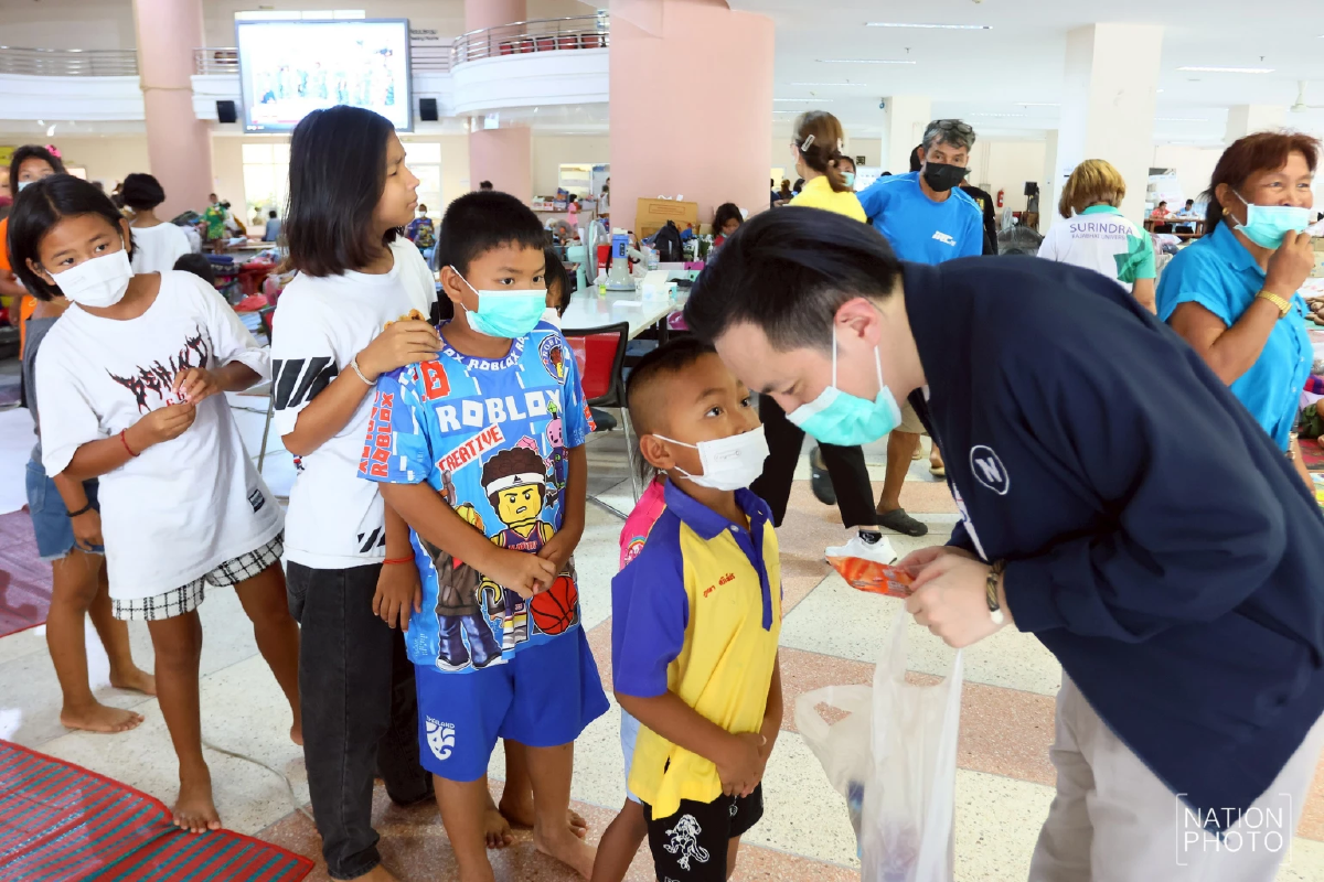 เนชั่นกรุ๊ป-มูลนิธิเนชั่น เปิดโรงครัวภายในศูนย์อพยพ จ.สุรินทร์ ช่วยเหลือปชช.