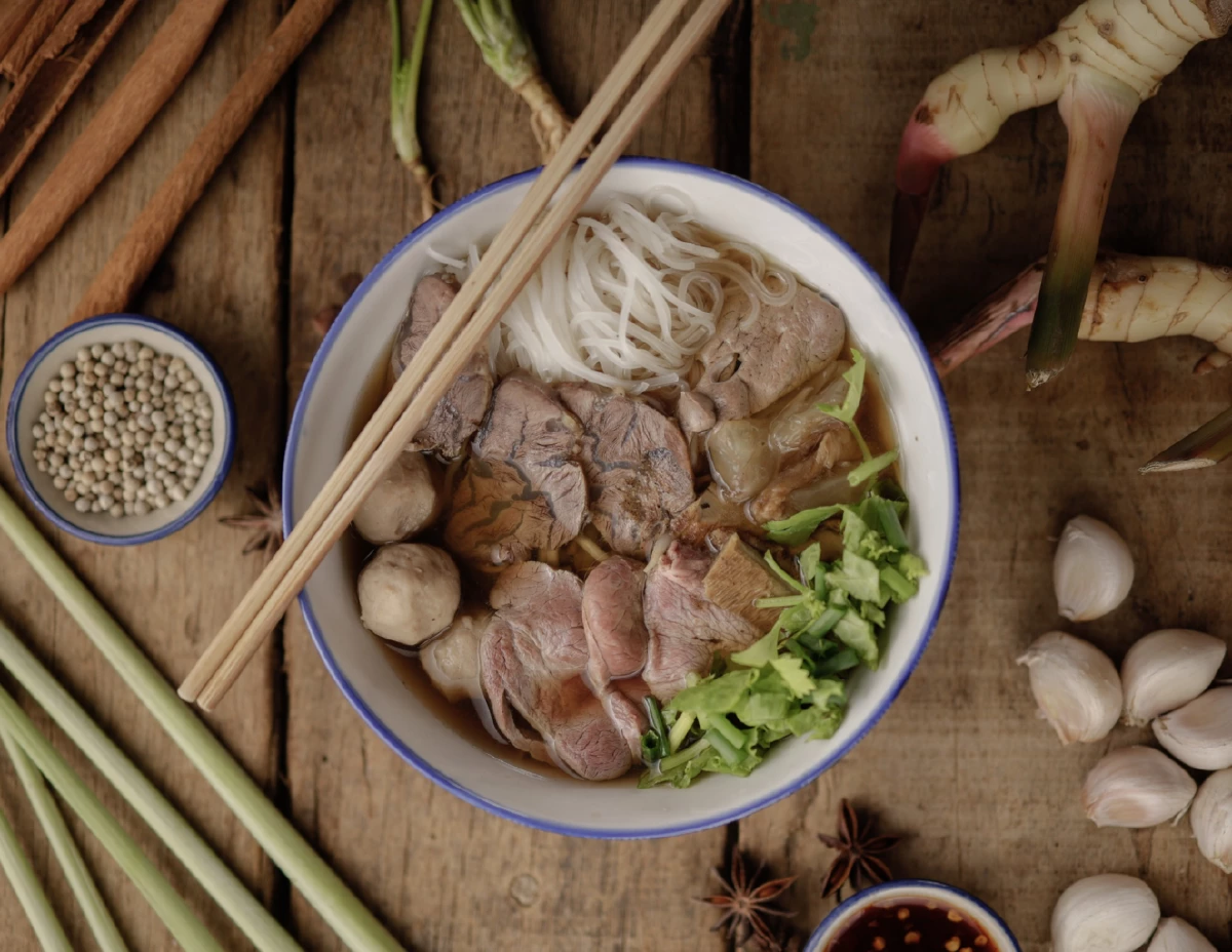 เผยสาเหตุ \"ร้านก๋วยเตี๋ยวเนื้อดัง\" สู้ไม่ไหว ประกาศปิดตำนาน 60 ปี