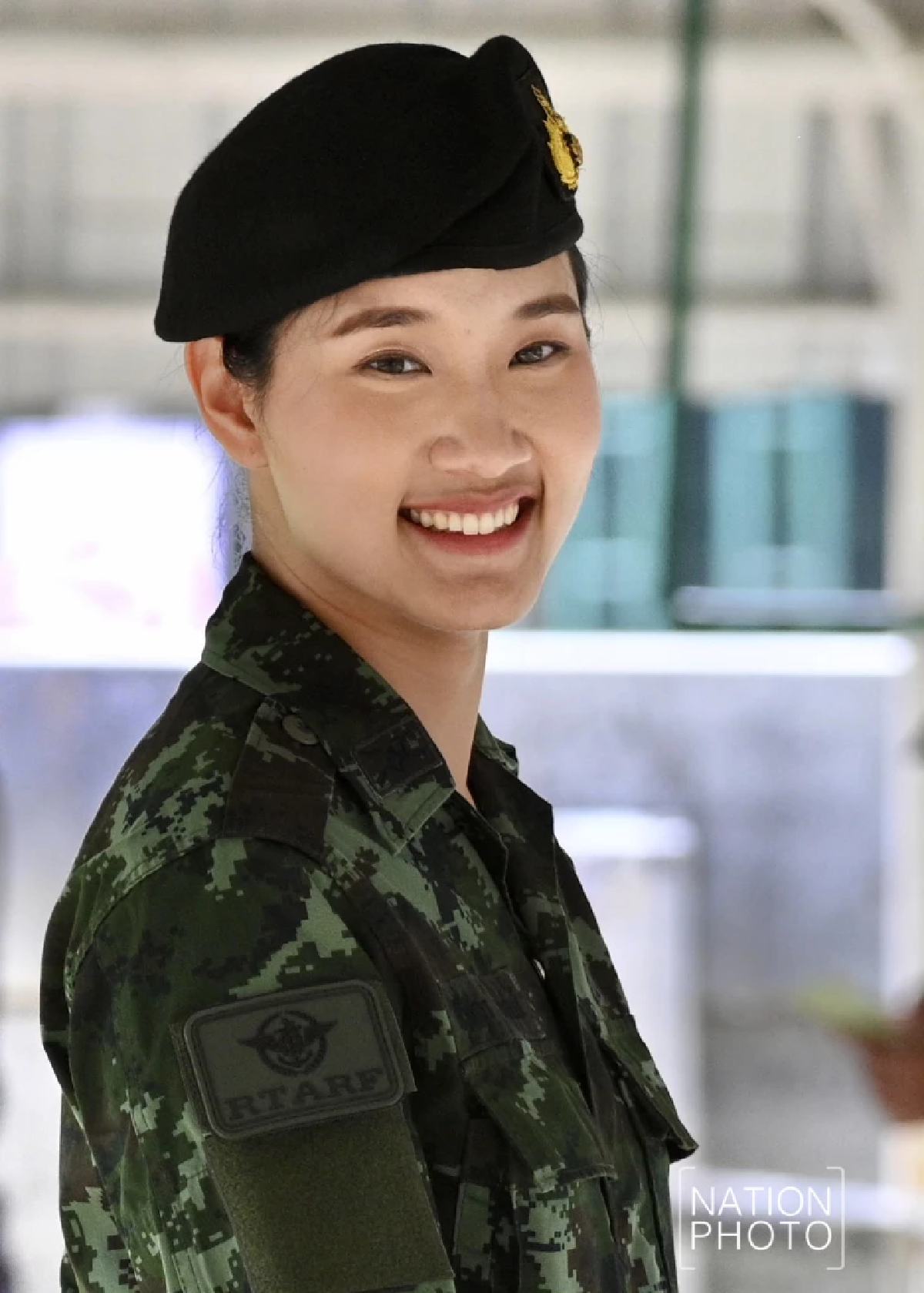 ผู้กองอะตอม ทหารหญิงแกร่งจากกองทัพไทย เผชิญหน้าทหารกัมพูชา