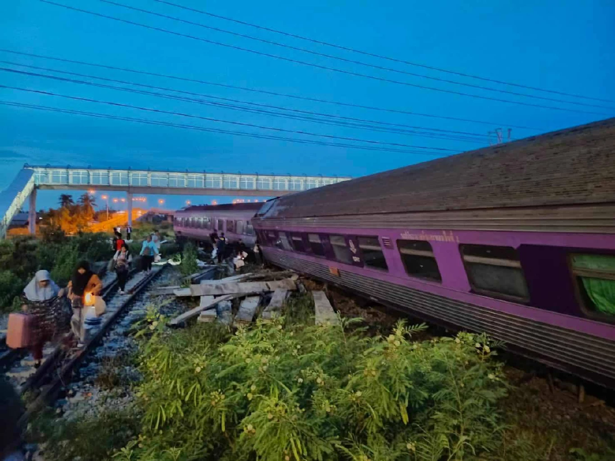 อุบัติเหตุรถไฟด่วนพิเศษขบวน 38 ตกรางที่กุยบุรี บาดเจ็บ 9 ราย