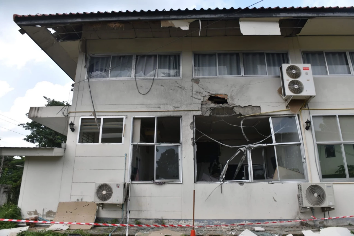 ทูต-ทูตทหาร 23 ประเทศ ลงพื้นที่ตรวจสอบความเสียหาย รพ.สต. บ้านซำเม็ง