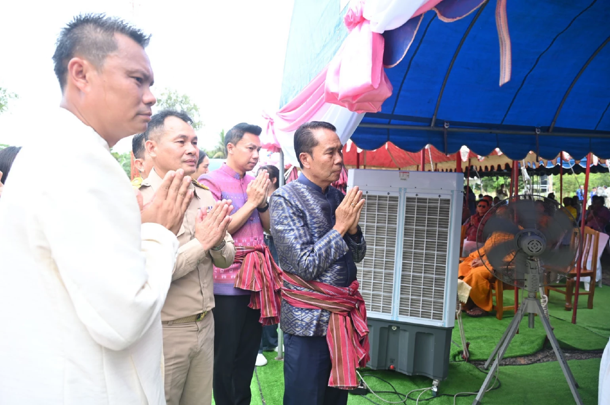 ธีรรัตน์ นำชาวเชียงยืนวางศิลาฤกษ์ หอประชุมอำเภอเชียงยืน