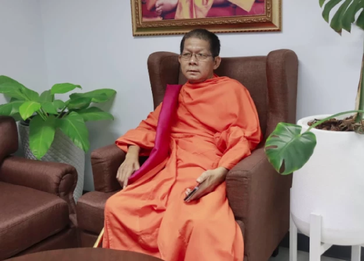 \"พระนิทัศน์\" คู่กรณี เจ้าอาวาสวัดม่วง ป่วยหนักถูกนำตัวส่งไอซียู