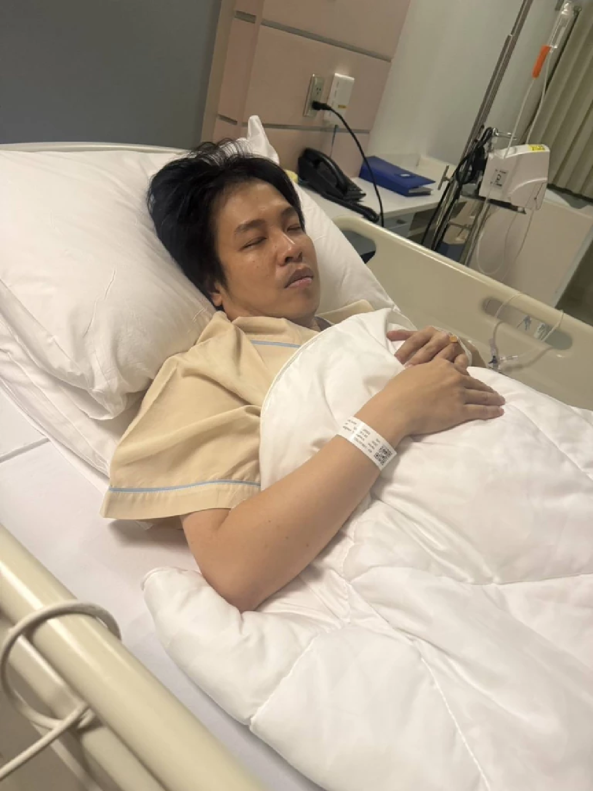 แอดมิทด่วน \"หมอบี ทูตสื่อวิญญาณ\" แพทย์ต้องดูแลใกล้ชิด