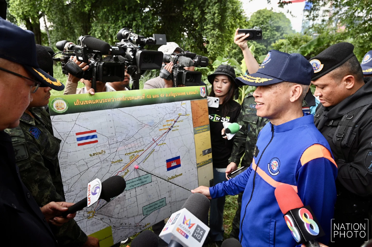 กองทัพไทยเร่งสร้างรั้วถาวรตามแนวชายแดนไทย–กัมพูชา 10 กม.