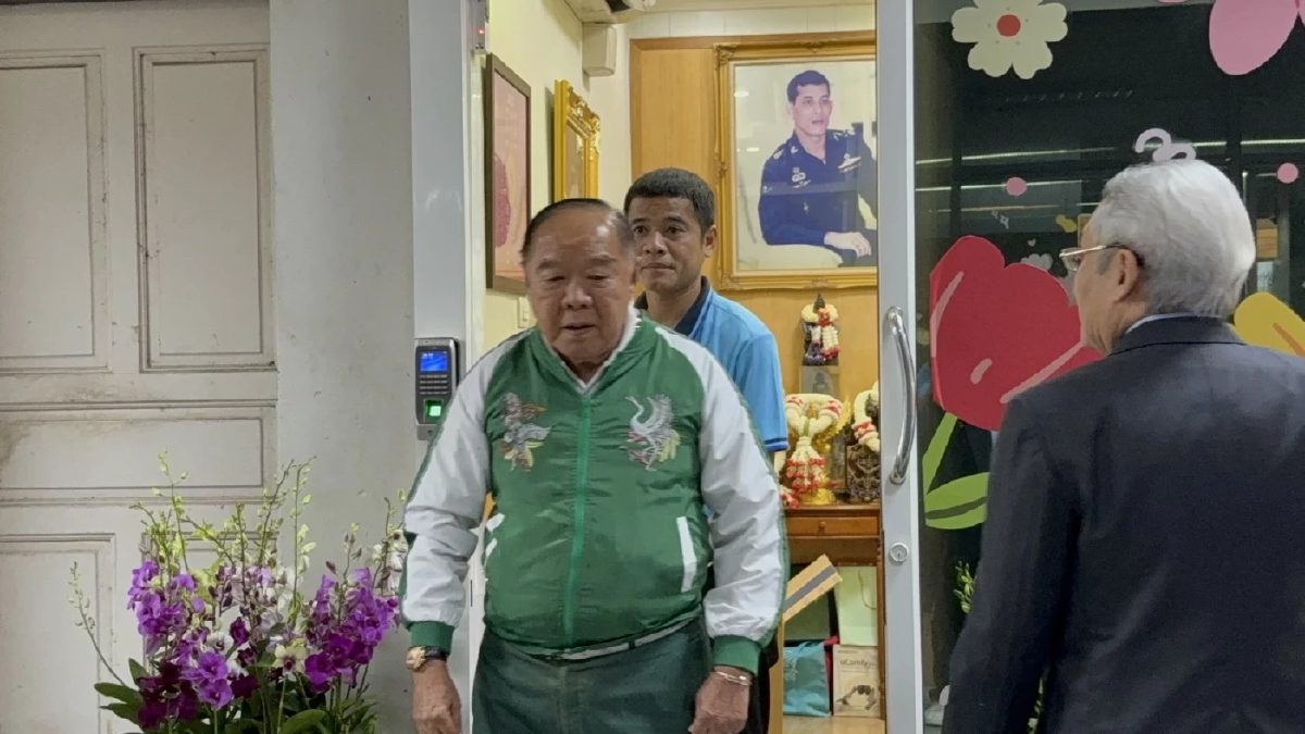 บิ๊กป้อม ครบรอบ 80 ปี เปิดมูลนิธิอนุรักษ์ป่ารอยต่อฯ ให้อวยพร