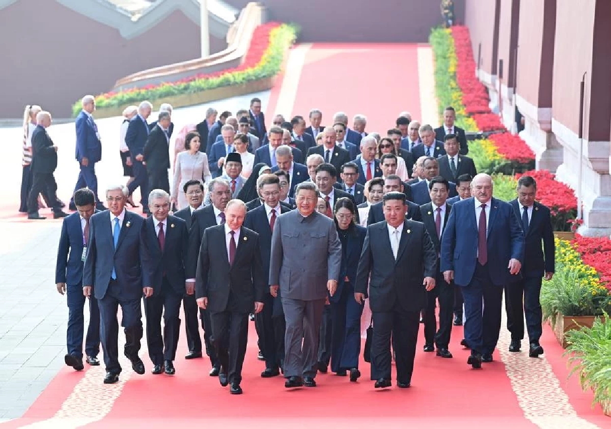 เปิดภาพแห่งประวัติศาสตร์ ผู้นำมหาอำนาจโลก ร่วมงานสวนสนามที่จีน