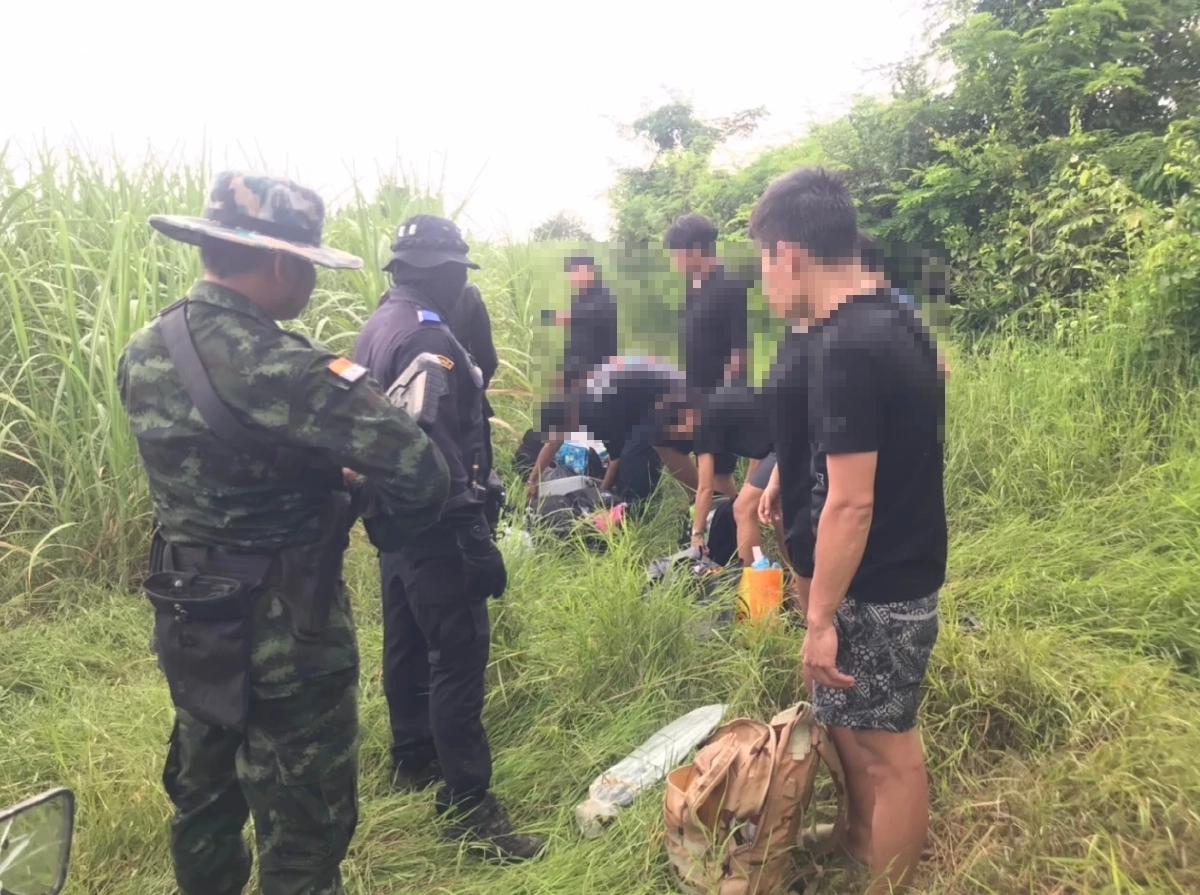 8 คนไทยสุดระทม พาครอบครัวว่ายน้ำข้ามแดน หนีกลับบ้านหลังตกงาน