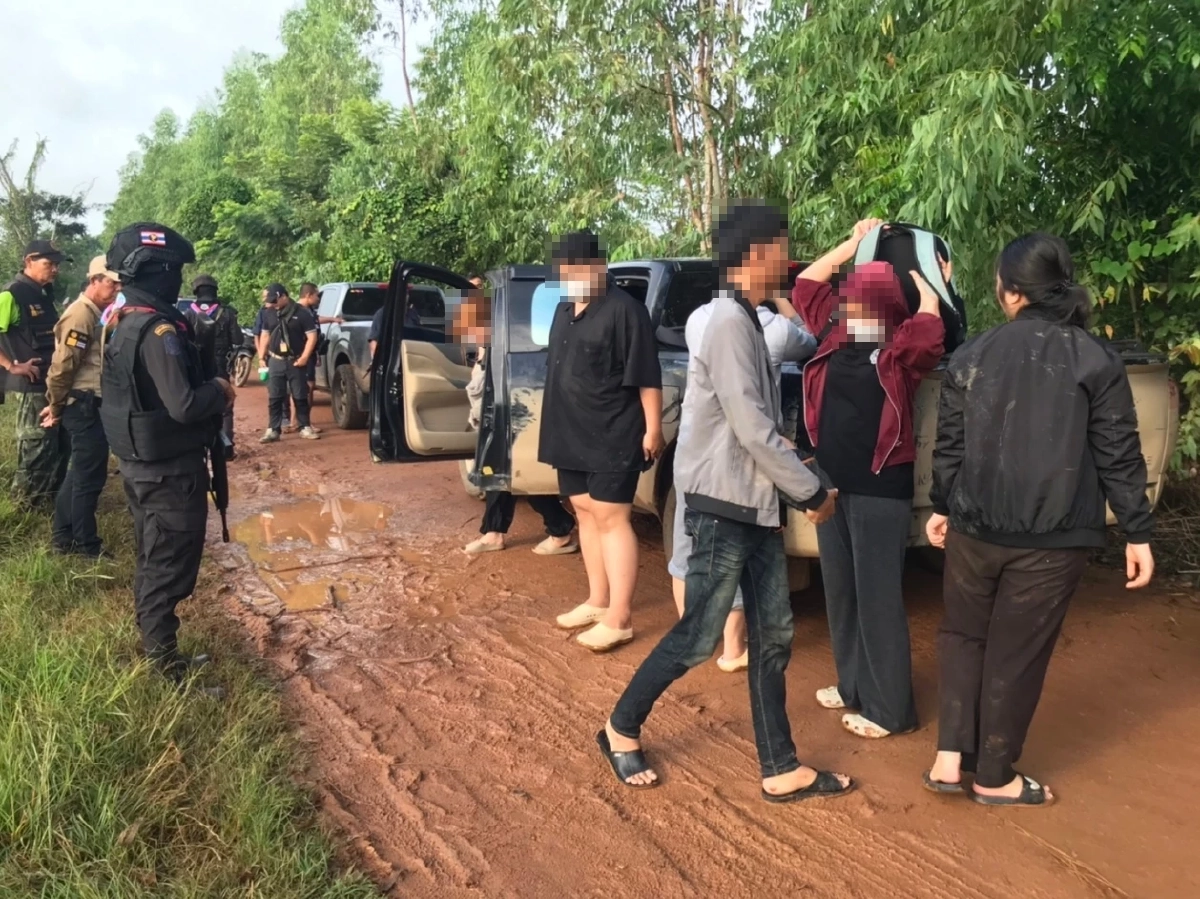 จับยกแก๊งคนไทย 8 ราย ลักลอบข้ามแดนไปทำงานเว็บพนันออนไลน์กัมพูชา