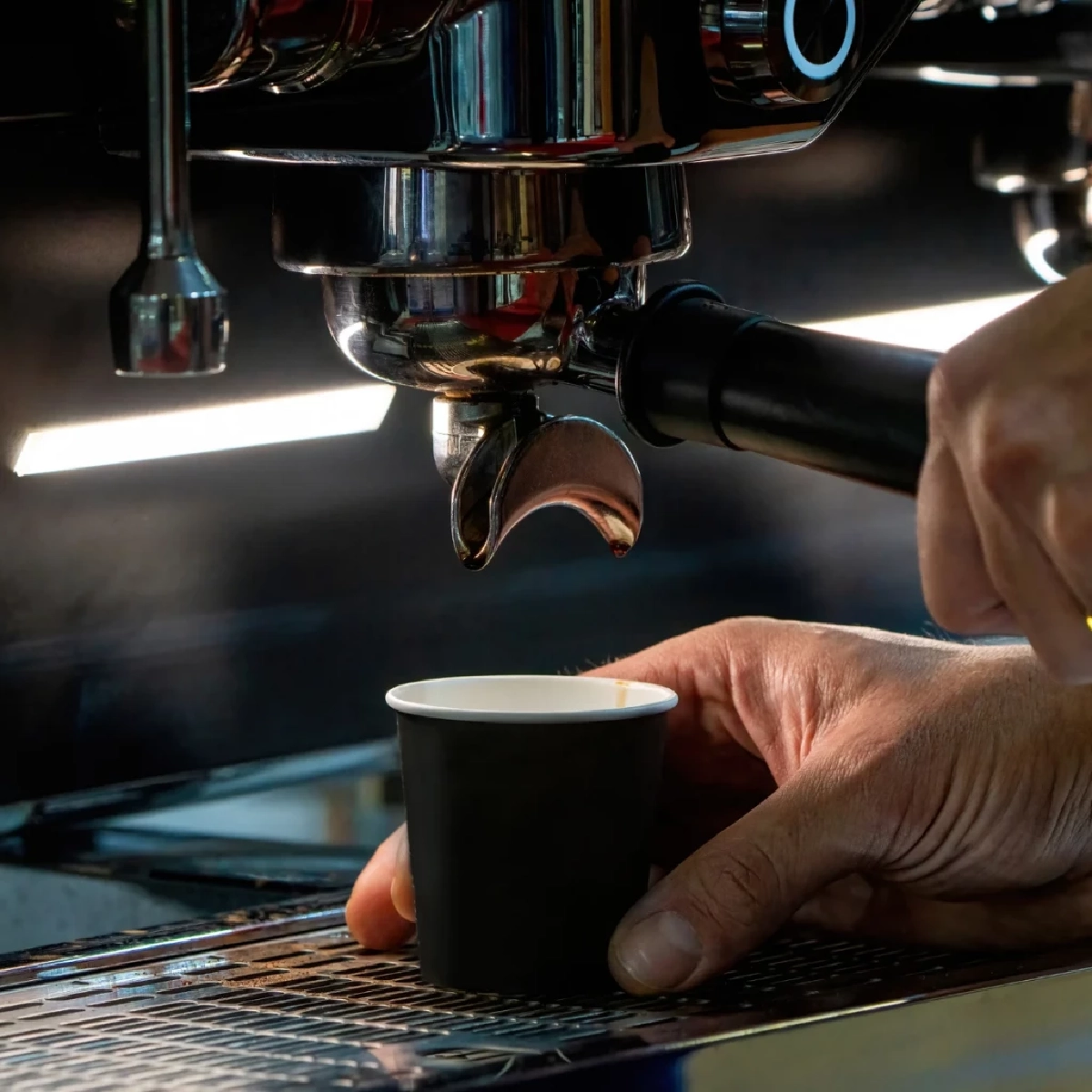 กาแฟแบรนด์ดัง ปรับโครงสร้างธุรกิจ ปิด 500 สาขา เลิกจ้างกว่า 900 คน