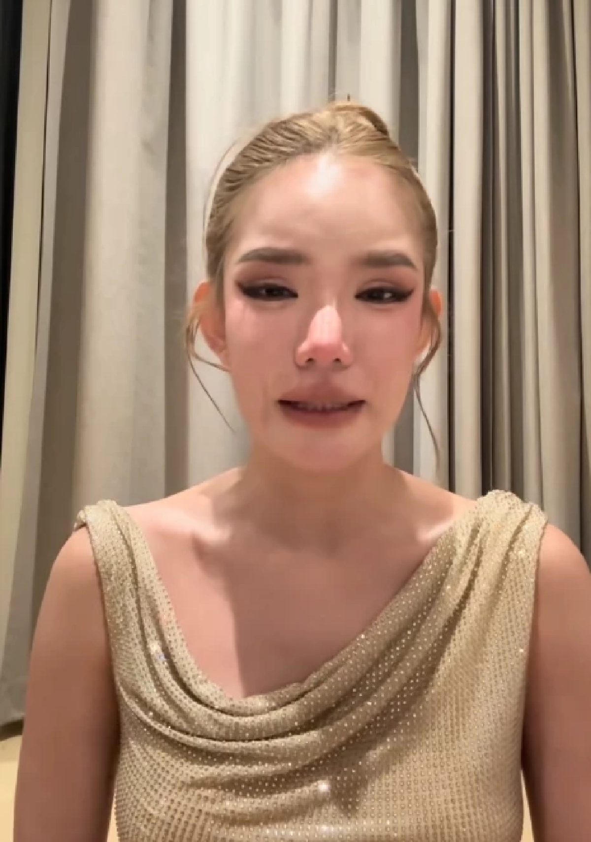 ชีวิตเลือกเกิดไม่ได้ \"เบบี๋ สุพรรณี\" ไลฟ์ทั้งน้ำตา ขอโอกาสหลังถูกปลดฟ้าผ่า