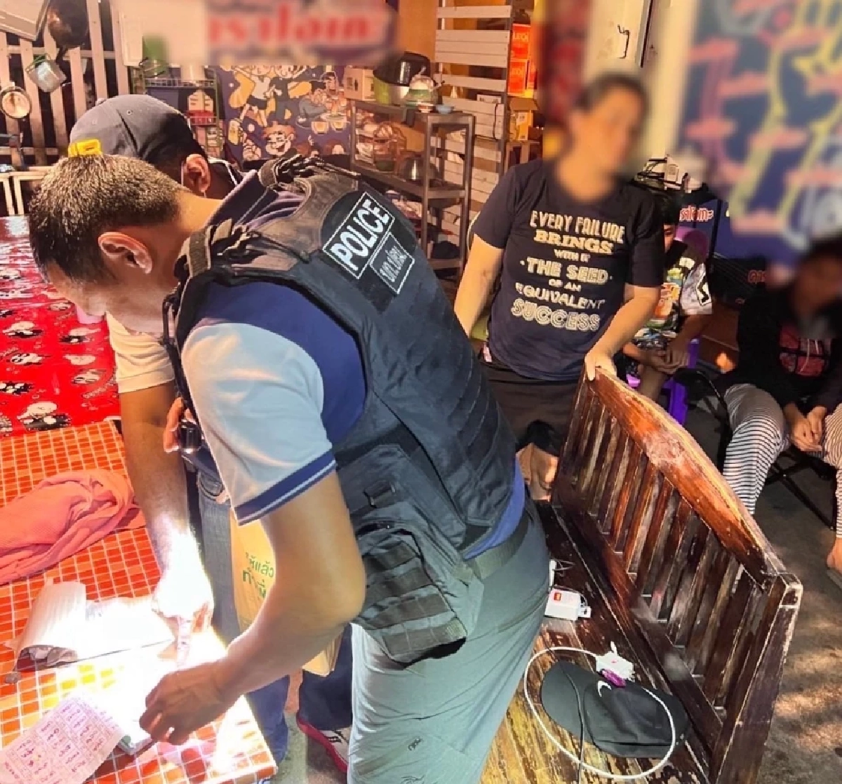 จับกุมสถานบันเทิงเถื่อน พบทั้งเด็กต่ำกว่า 18 ปีและต่างด้าว