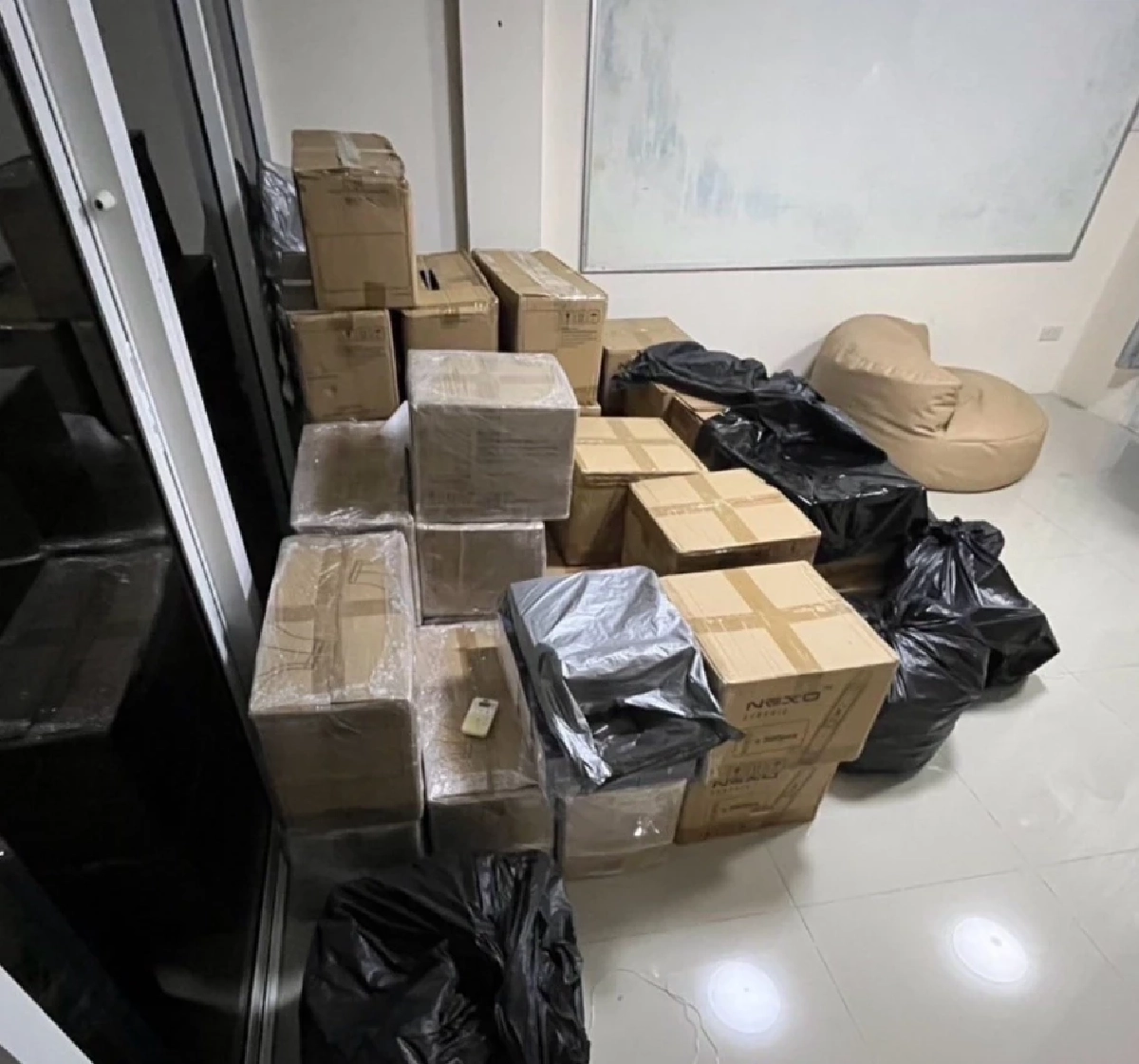 ทลายโกดังบุหรี่ไฟฟ้าเถื่อน ยึดกว่า 5 หมื่นชิ้น มูลค่ากว่า 10 ล้าน