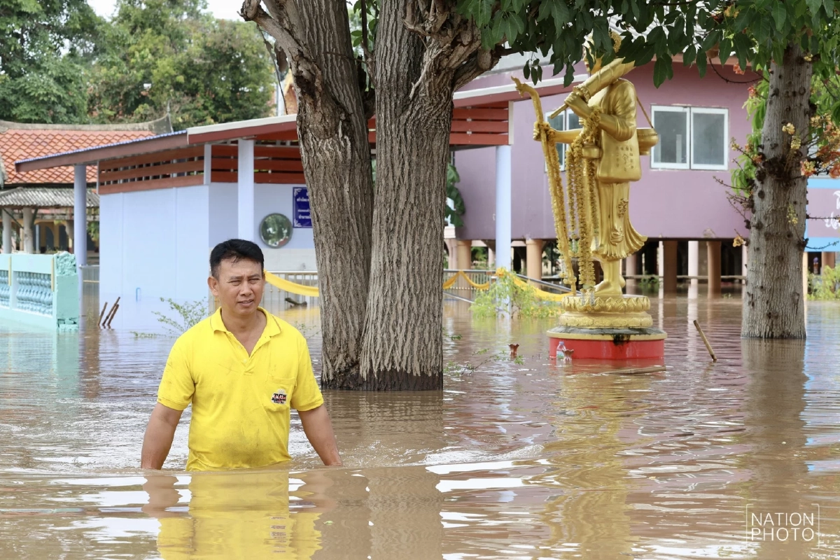 น้ำเจ้าพระยาทะลักท่วมอยุธยาอ่วม 5 อำเภอ เดือดร้อนกว่า 10,000 ครัวเรือน