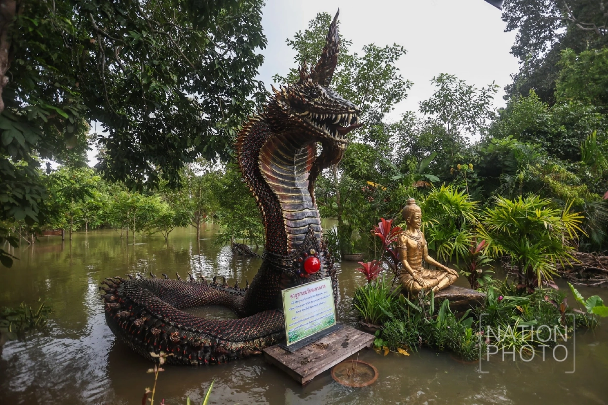 พายุบัวลอย เล่นหนัก น้ำท่วมสุรินทร์ ถนน-สถานปฏิบัติธรรมจมบาดาล
